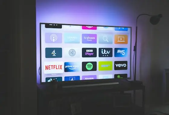 Écran de télévision avec des applications de streaming