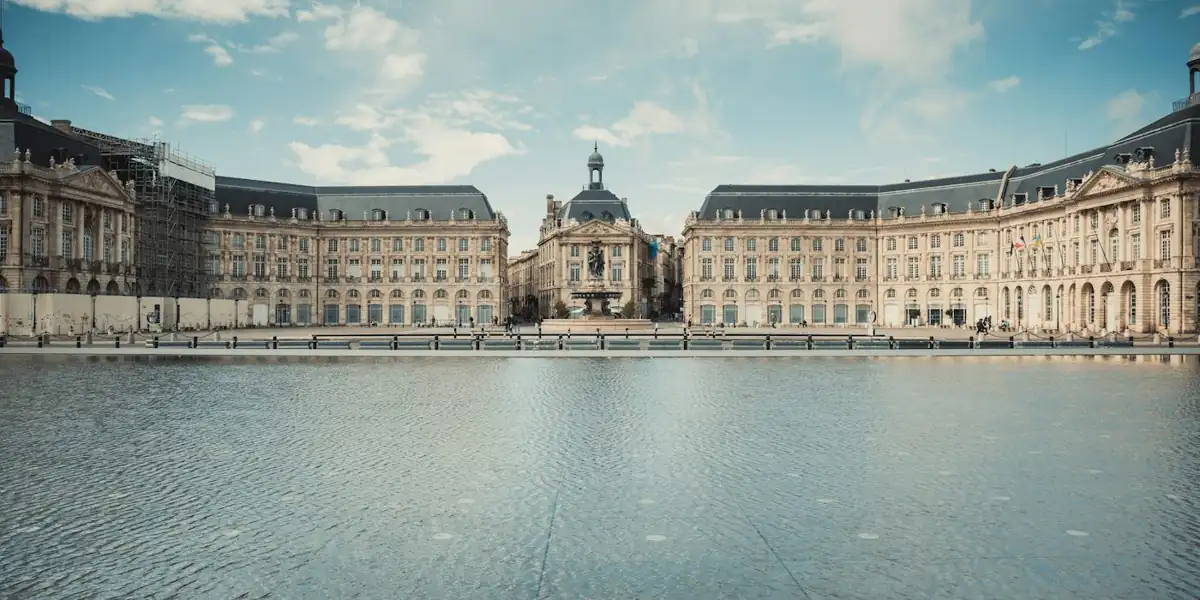 La place de la Bourse et le miroir d'eau à Bordeaux
