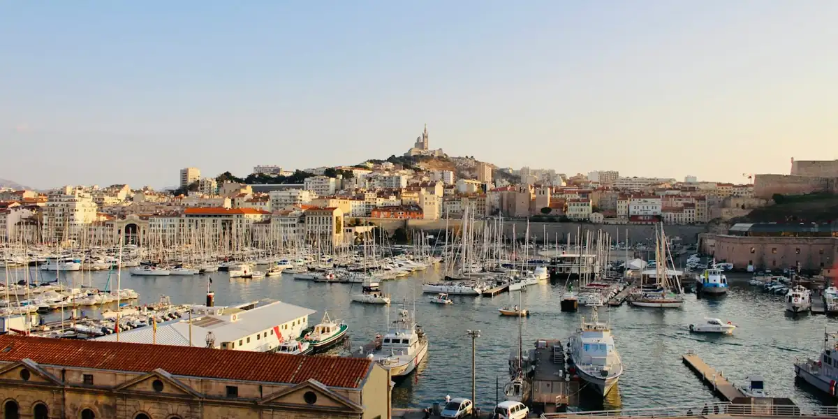 Le Vieux-Port de Marseille et Notre-Dame-de-la-Garde